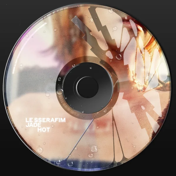 Обложка трека LE SSERAFIM - HOT (2025)